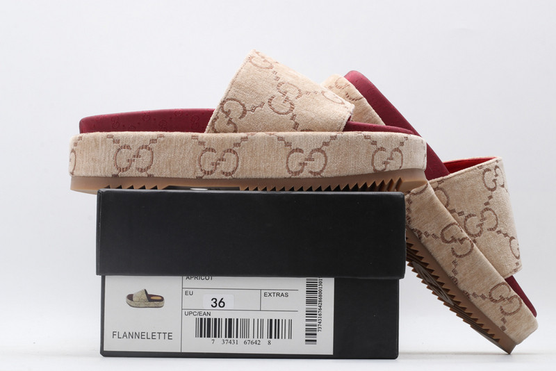 G*u*i sandals