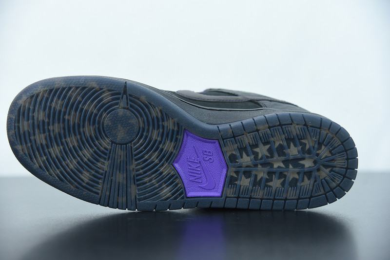FAMILIA X NIKE SB DUNK LOW FIRST AVENUE DJ1159-001
