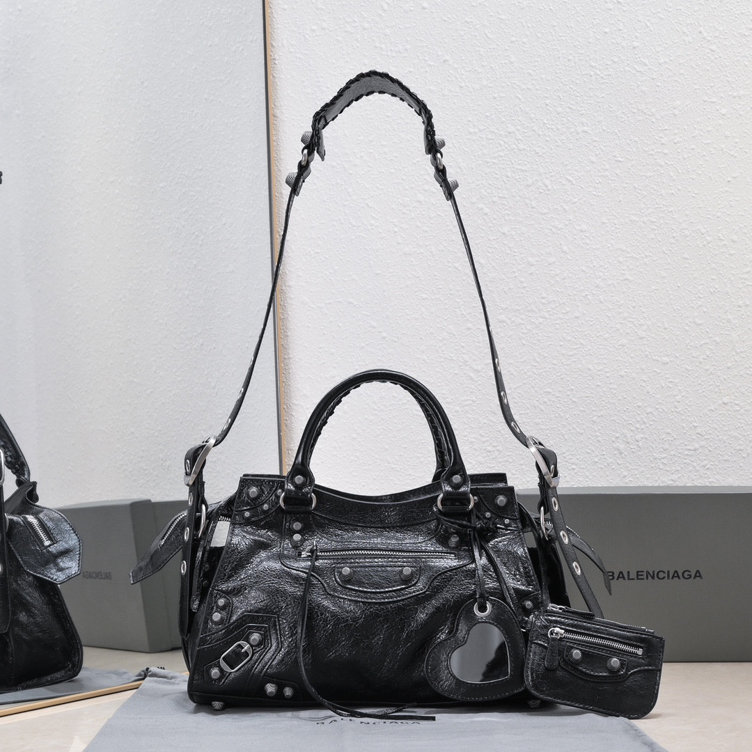 Ba*len*cia*ga purse