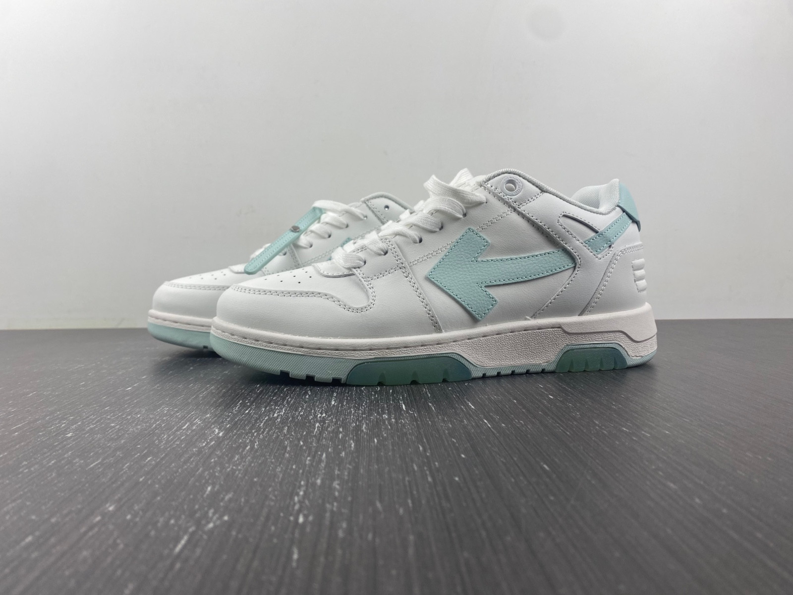 OF™ C/O VIRGIL ABLOH OUT OF OFFICE LOW-TOP LEATHER SNEAKERS ‘OOO“