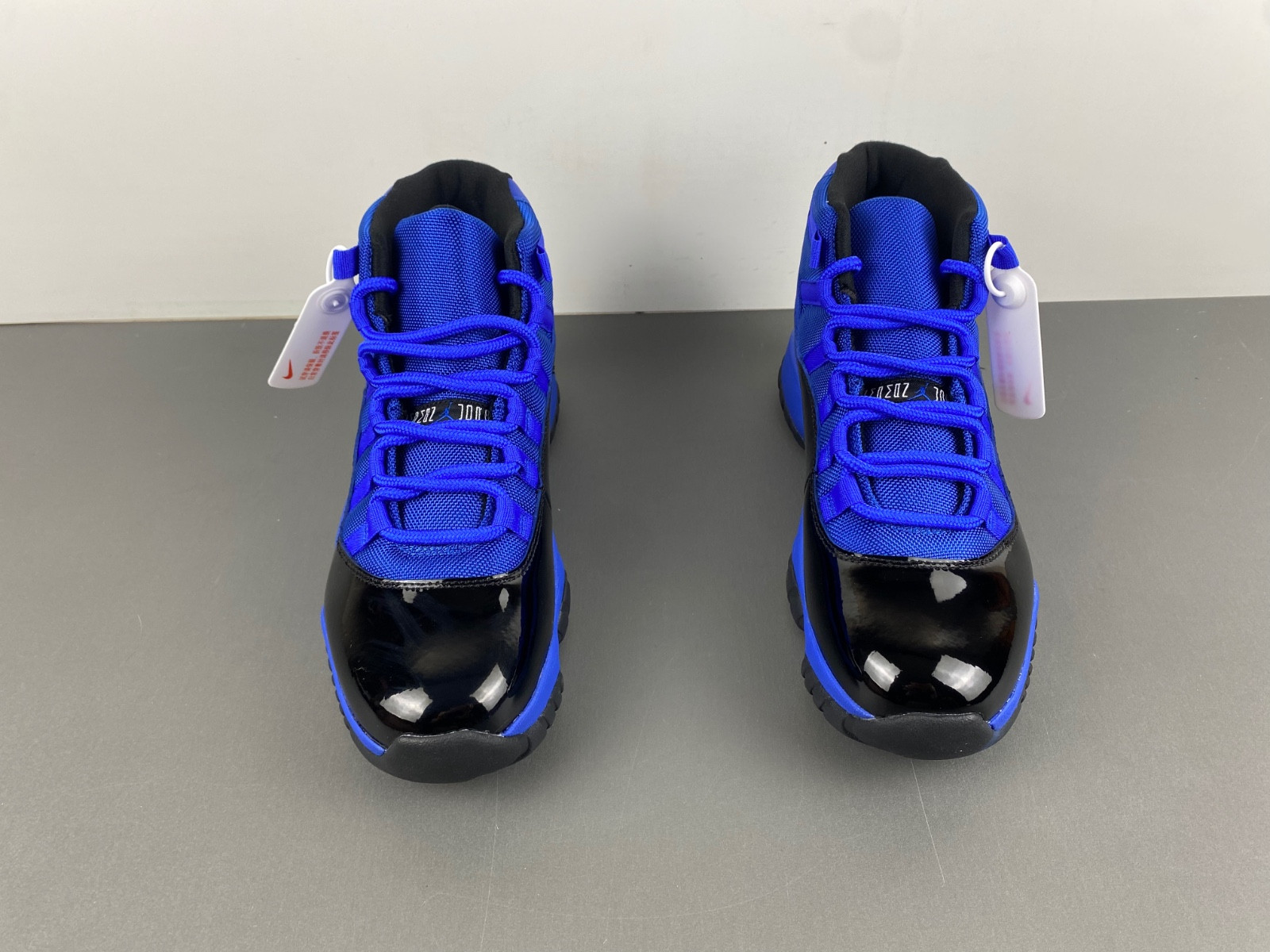 AIR JORDAN 11