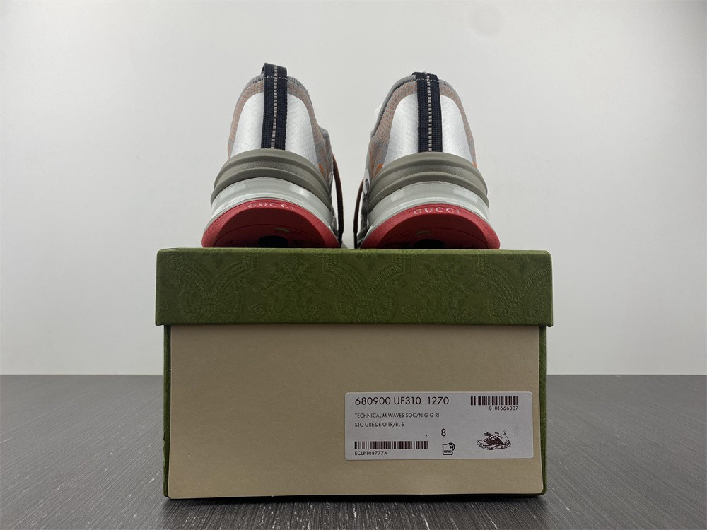 G*u*i sneaker