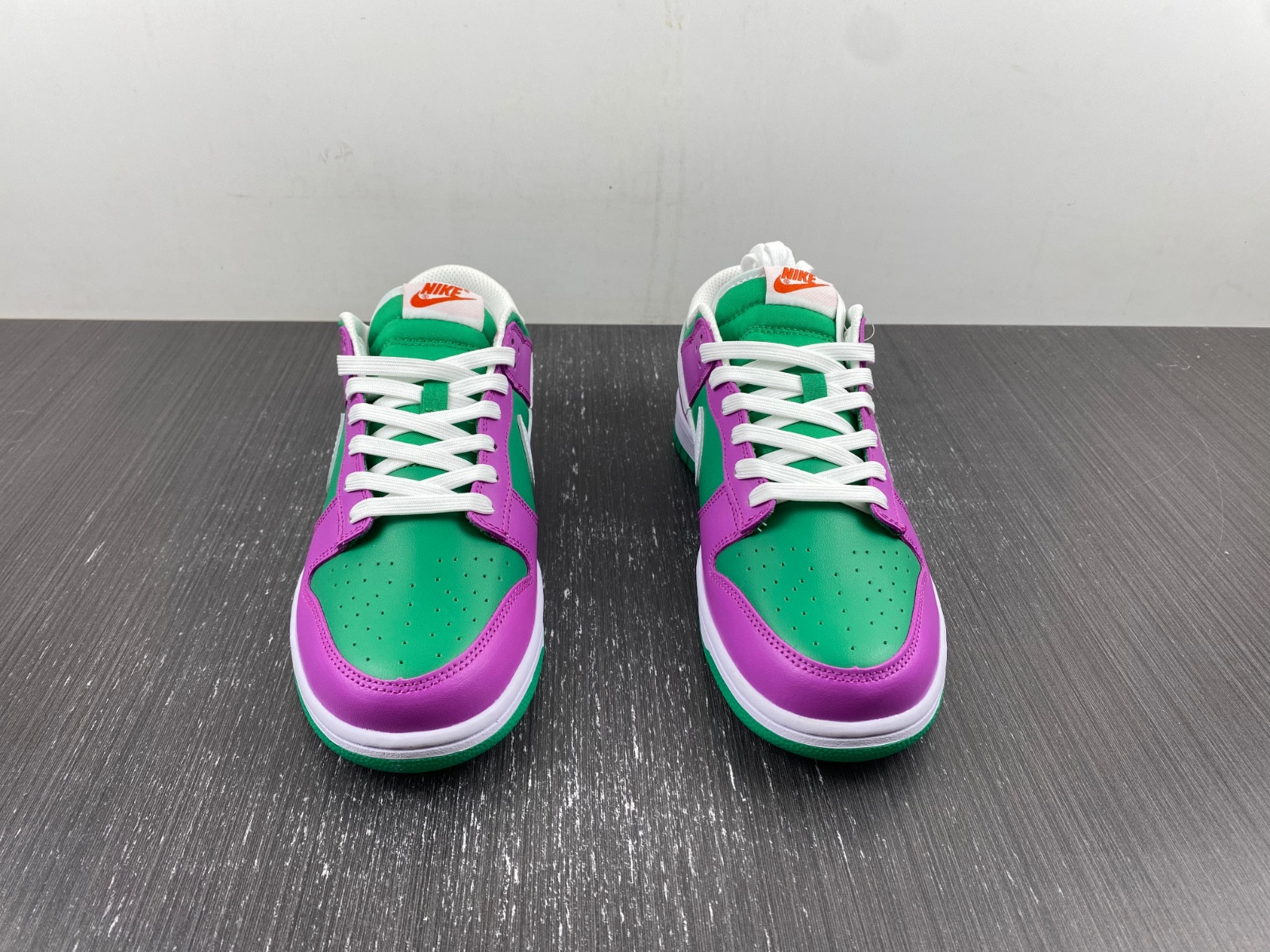 Nike WMNS DUNK LOW 