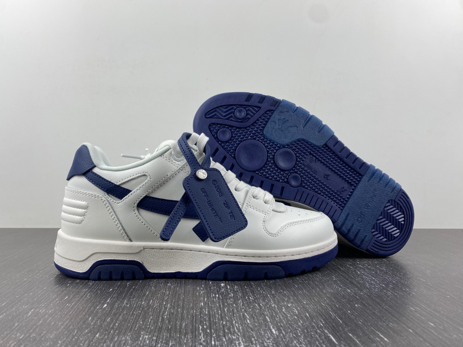 OF™ C/O VIRGIL ABLOH OUT OF OFFICE LOW-TOP LEATHER SNEAKERS ‘OOO“