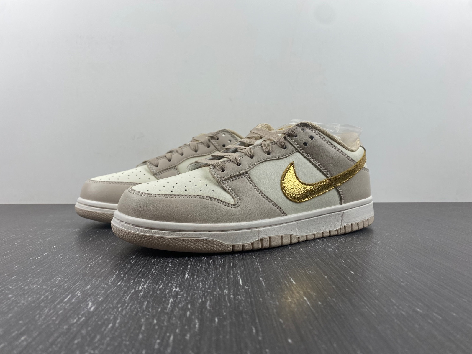 Nike WMNS DUNK LOW 