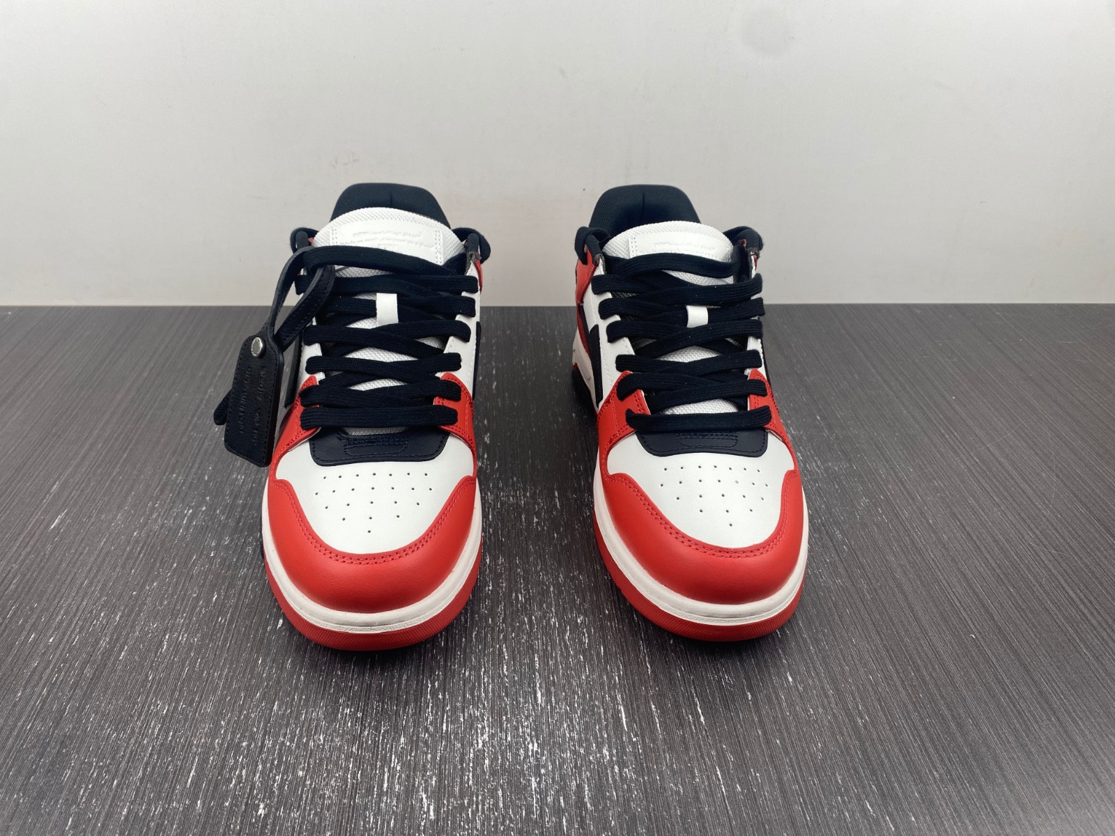 OF™ C/O VIRGIL ABLOH OUT OF OFFICE LOW-TOP LEATHER SNEAKERS ‘OOO“