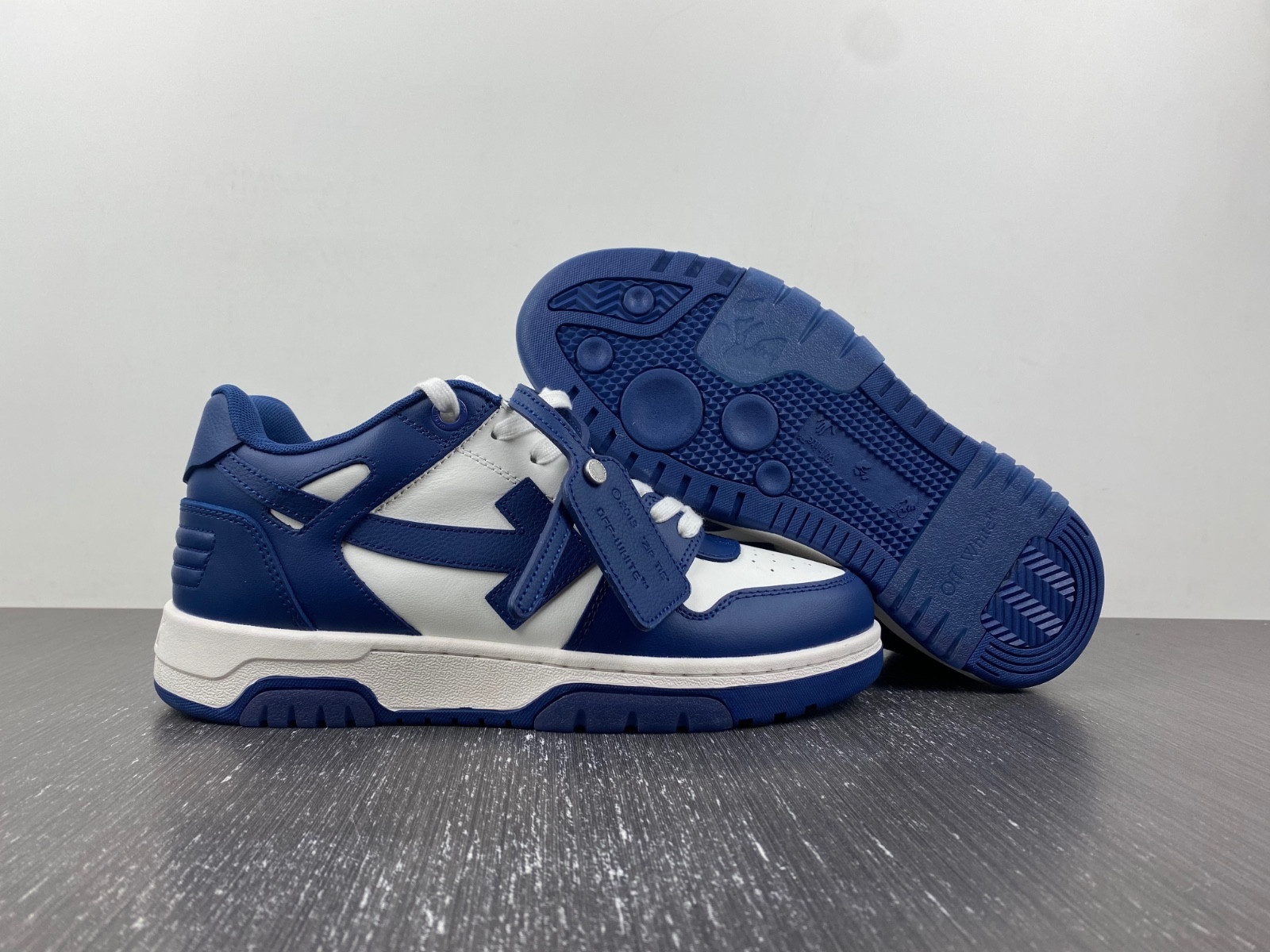 OF™ C/O VIRGIL ABLOH OUT OF OFFICE LOW-TOP LEATHER SNEAKERS ‘OOO“