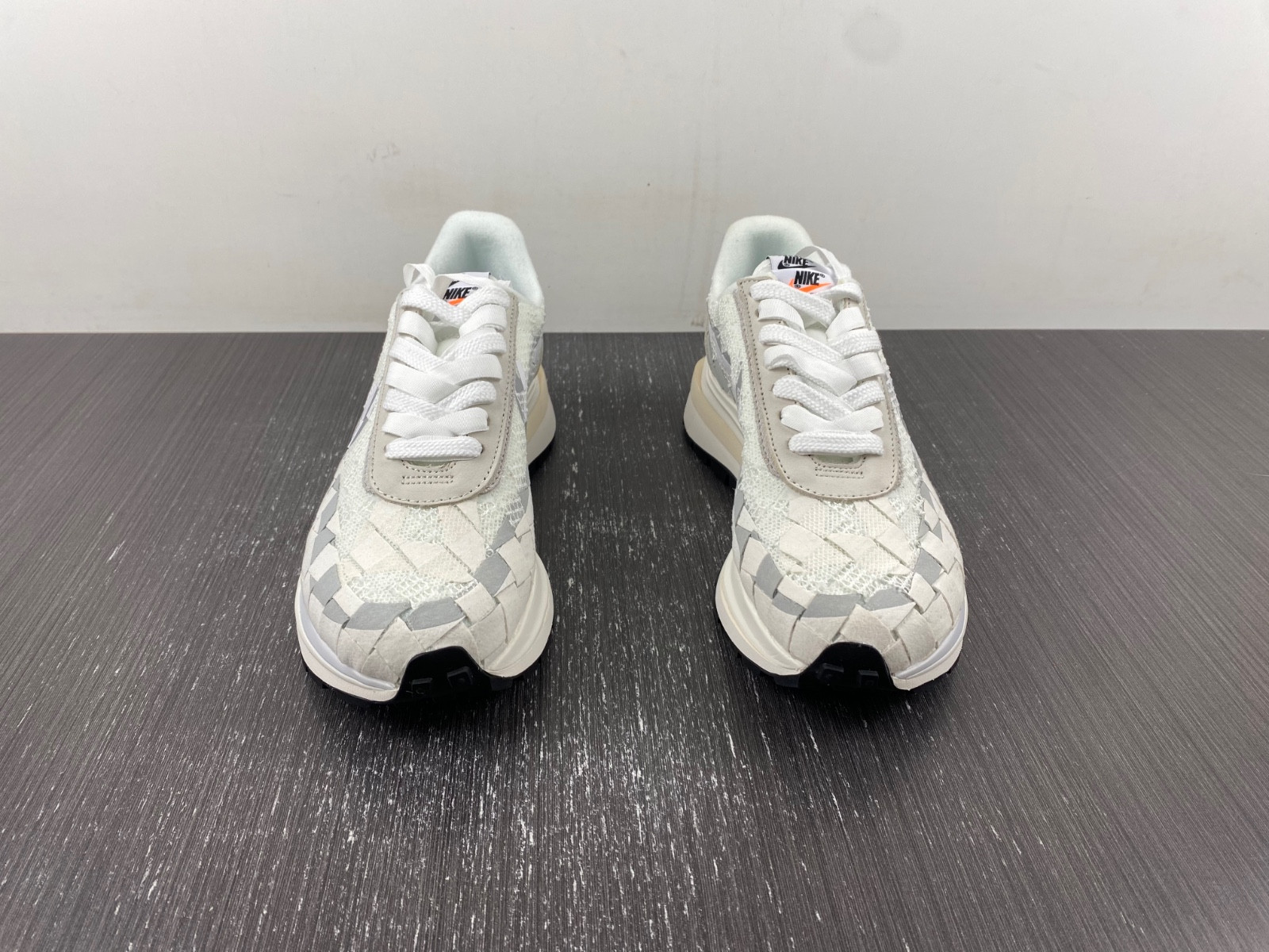 sacai x Nike LDVaporwaffle Mix Low White DR5209-100