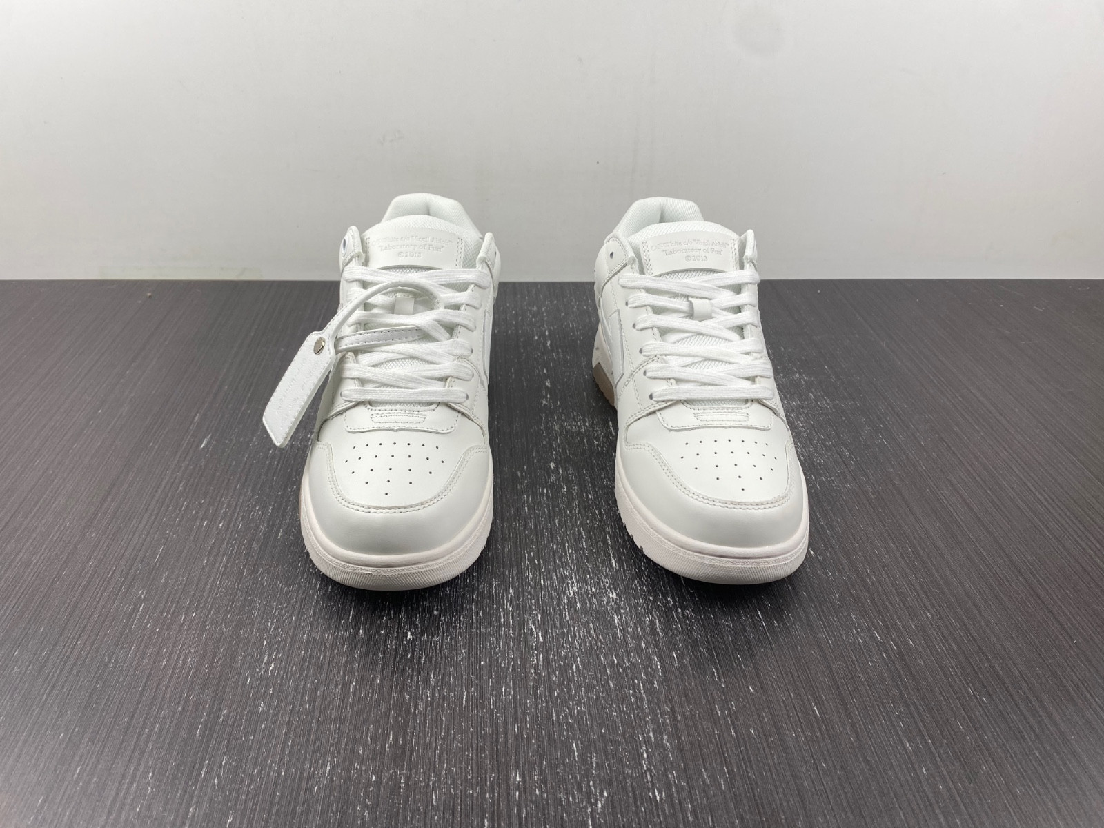 OF™ C/O VIRGIL ABLOH OUT OF OFFICE LOW-TOP LEATHER SNEAKERS ‘OOO“