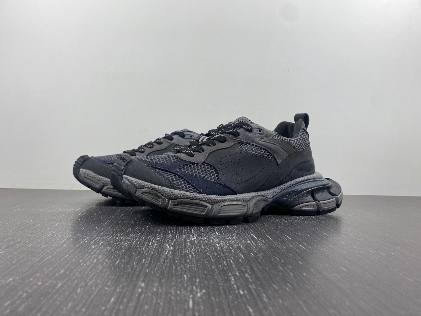 BC XL Sneakers
