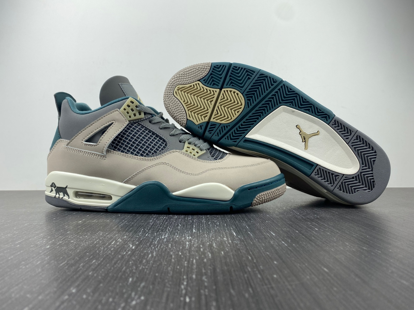 Air Jordan 4 Retro