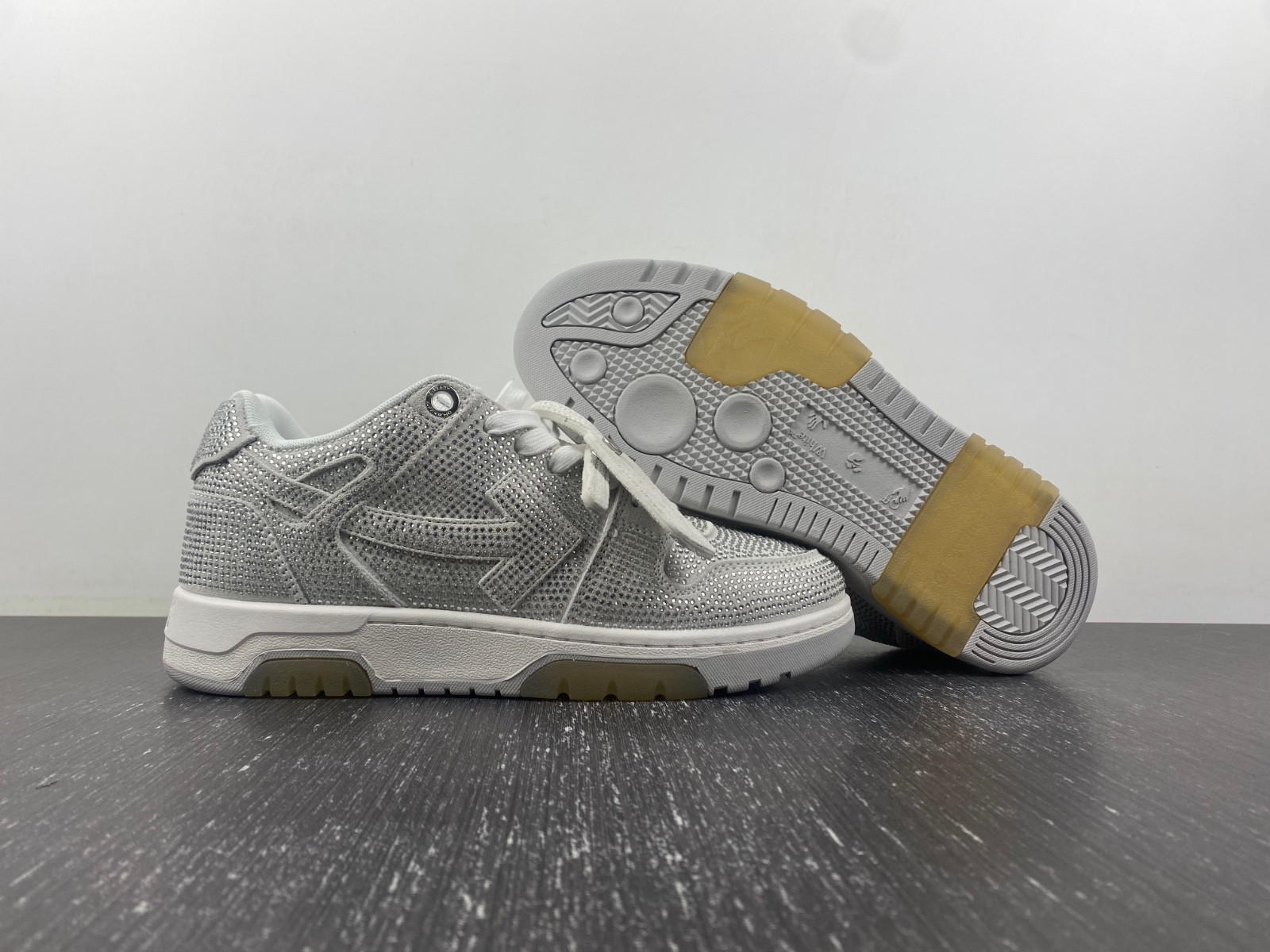 OF™ C/O VIRGIL ABLOH OUT OF OFFICE LOW-TOP LEATHER SNEAKERS ‘OOO“