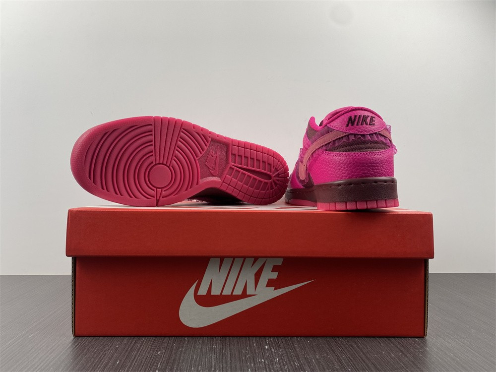 NIKE WMNS DUNK LOW