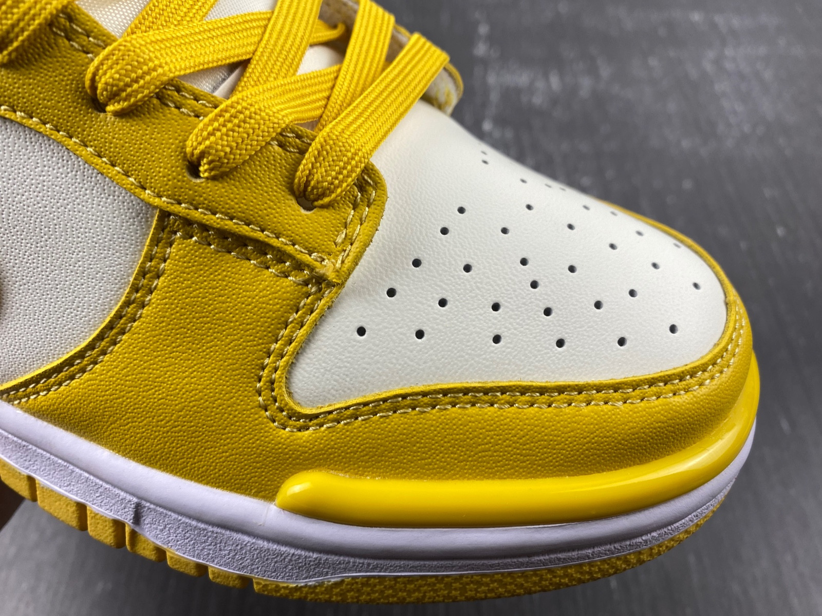 NIKE DUNK LOW TWIST “VIVID SULFUR” DZ2794-100