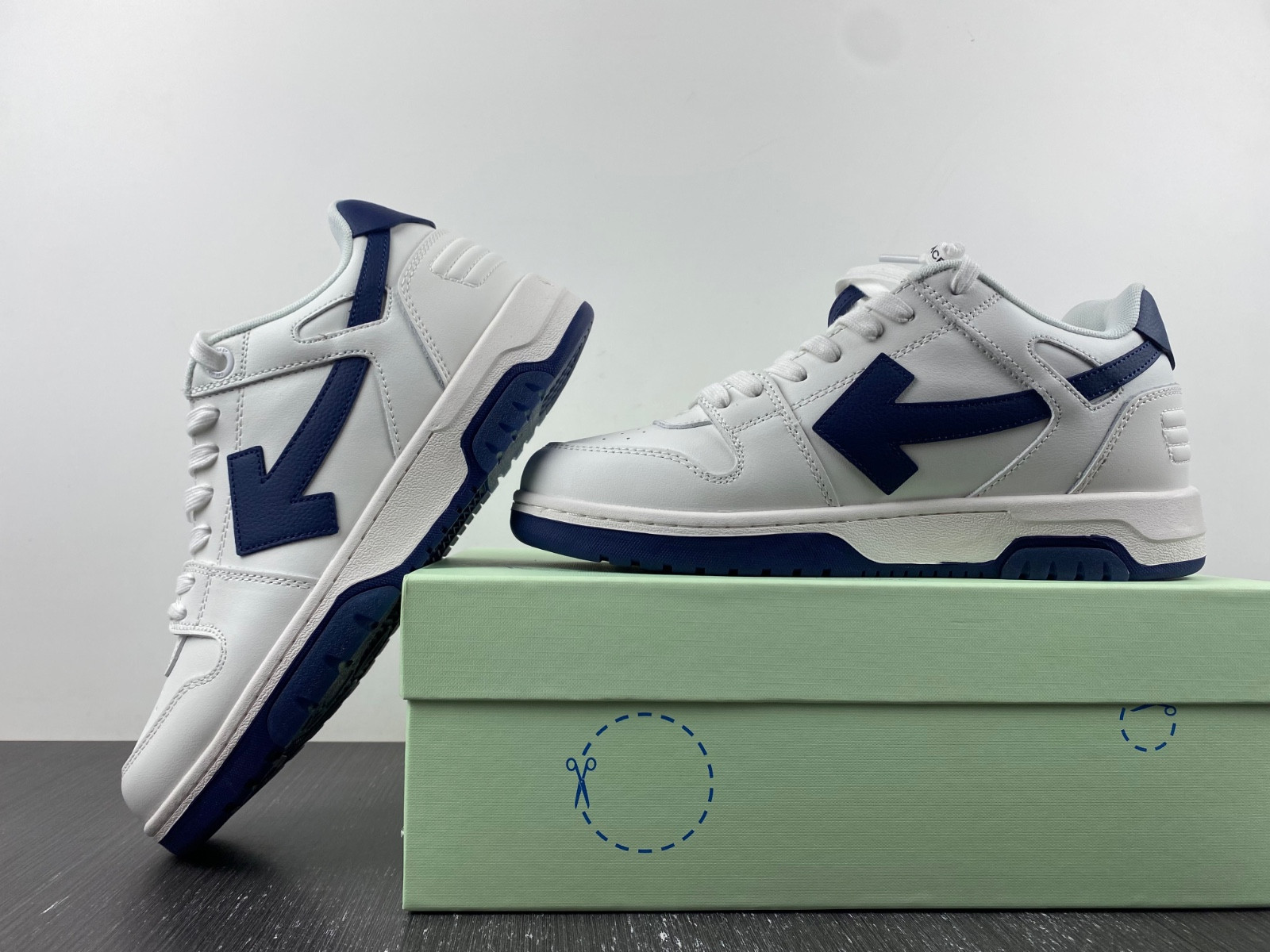 OF™ C/O VIRGIL ABLOH OUT OF OFFICE LOW-TOP LEATHER SNEAKERS ‘OOO“