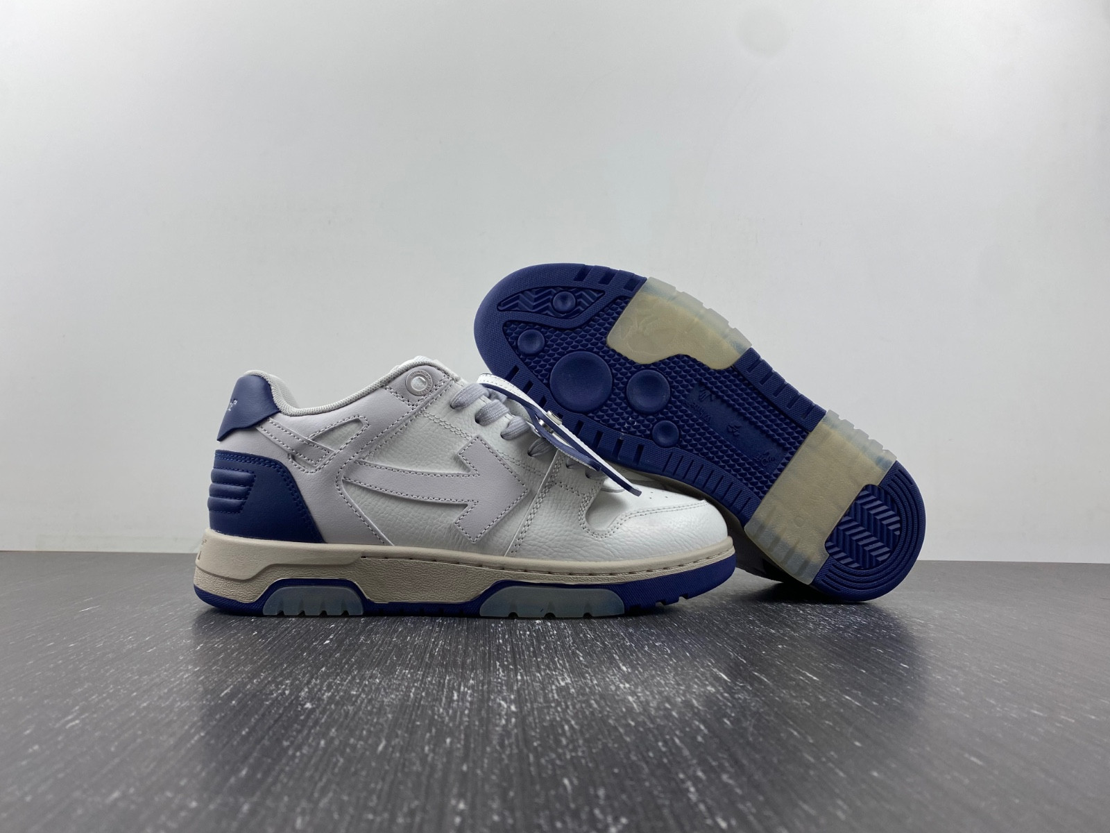 OF™ C/O VIRGIL ABLOH OUT OF OFFICE LOW-TOP LEATHER SNEAKERS ‘OOO“
