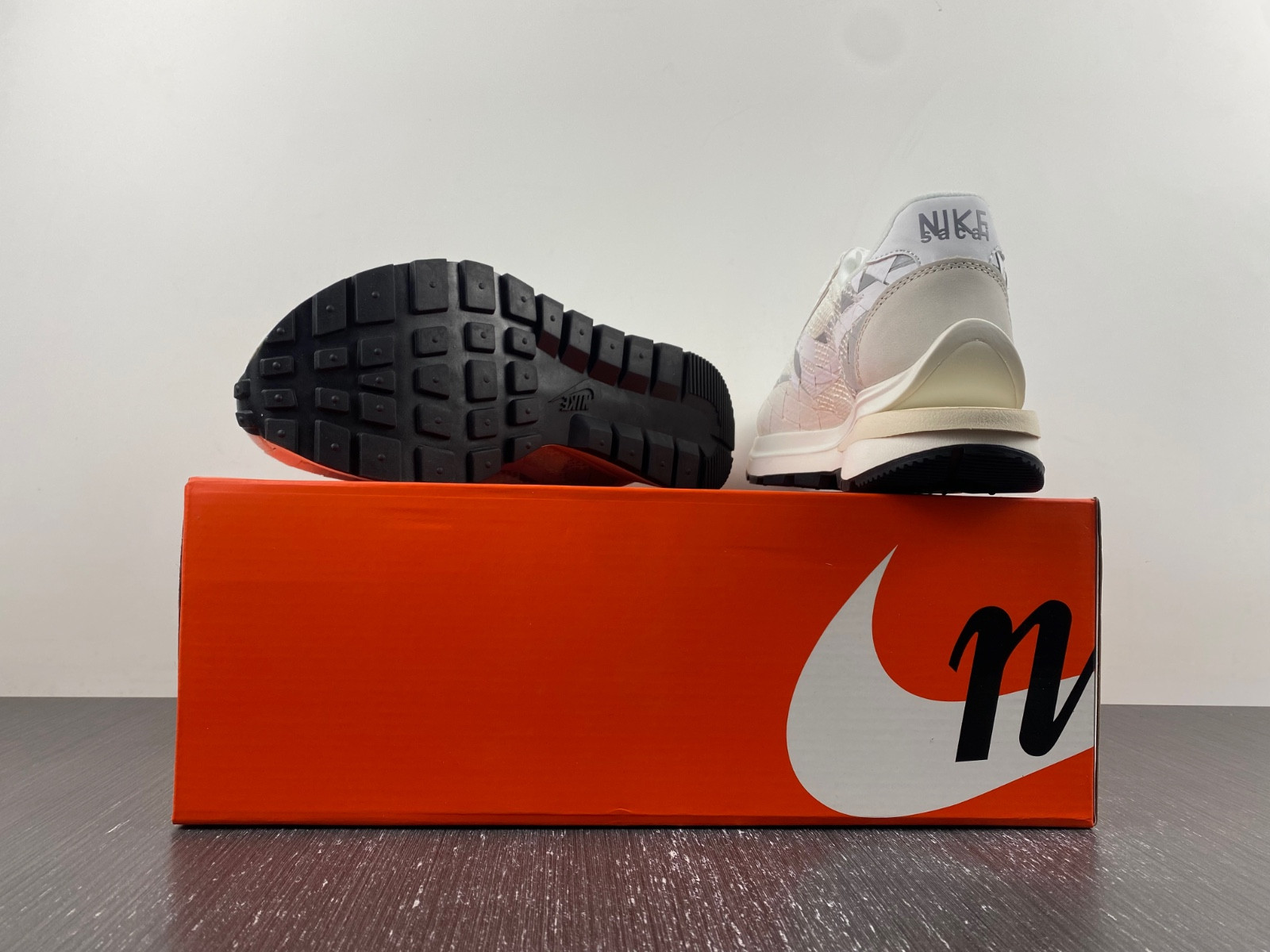 sacai x Nike LDVaporwaffle Mix Low White DR5209-100