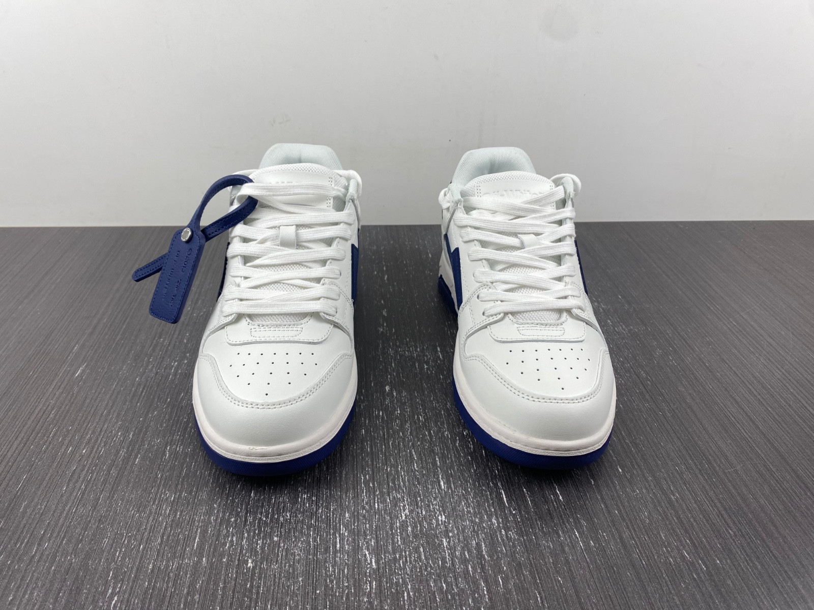 OF™ C/O VIRGIL ABLOH OUT OF OFFICE LOW-TOP LEATHER SNEAKERS ‘OOO“