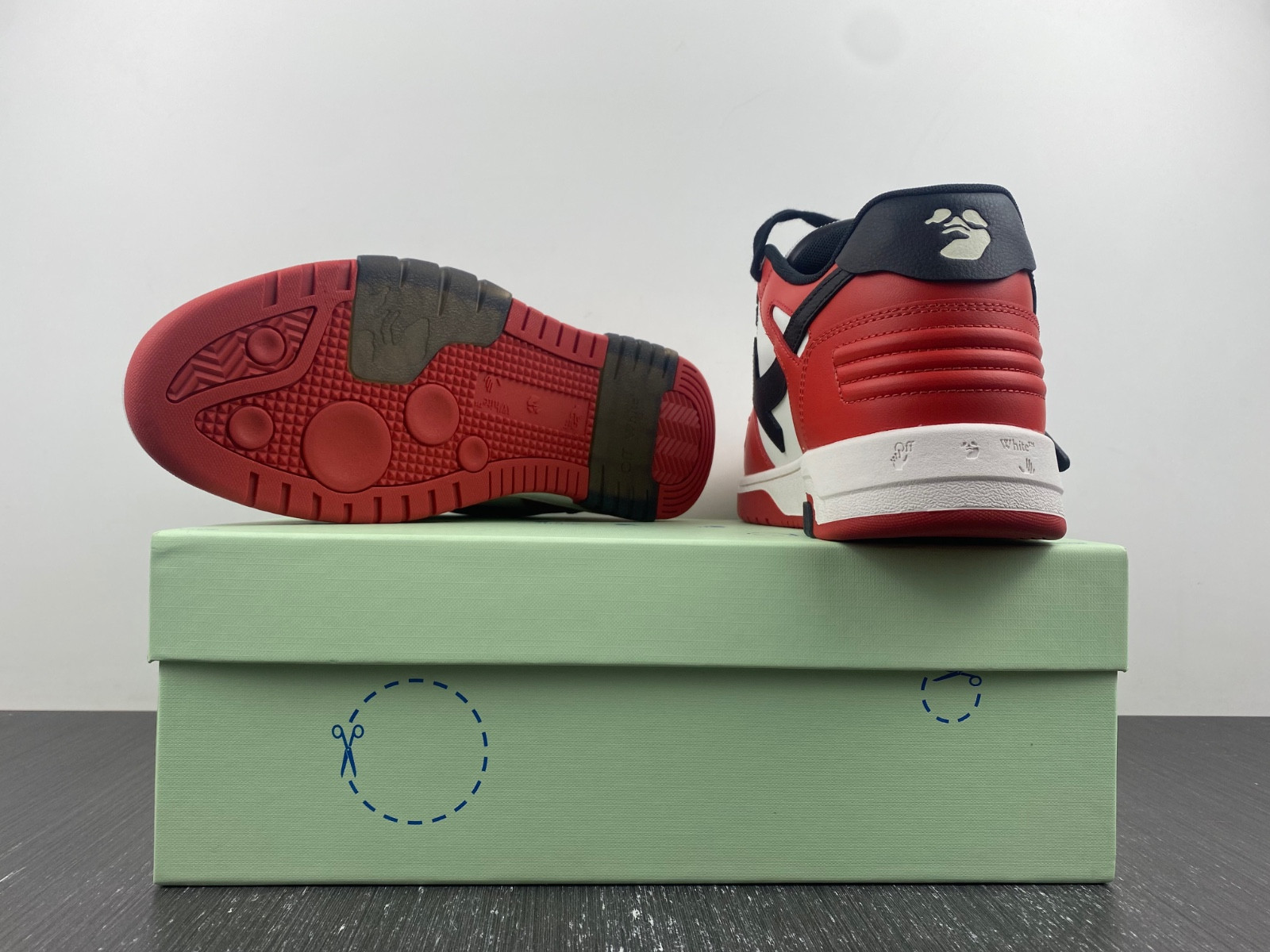 OF™ C/O VIRGIL ABLOH OUT OF OFFICE LOW-TOP LEATHER SNEAKERS ‘OOO“
