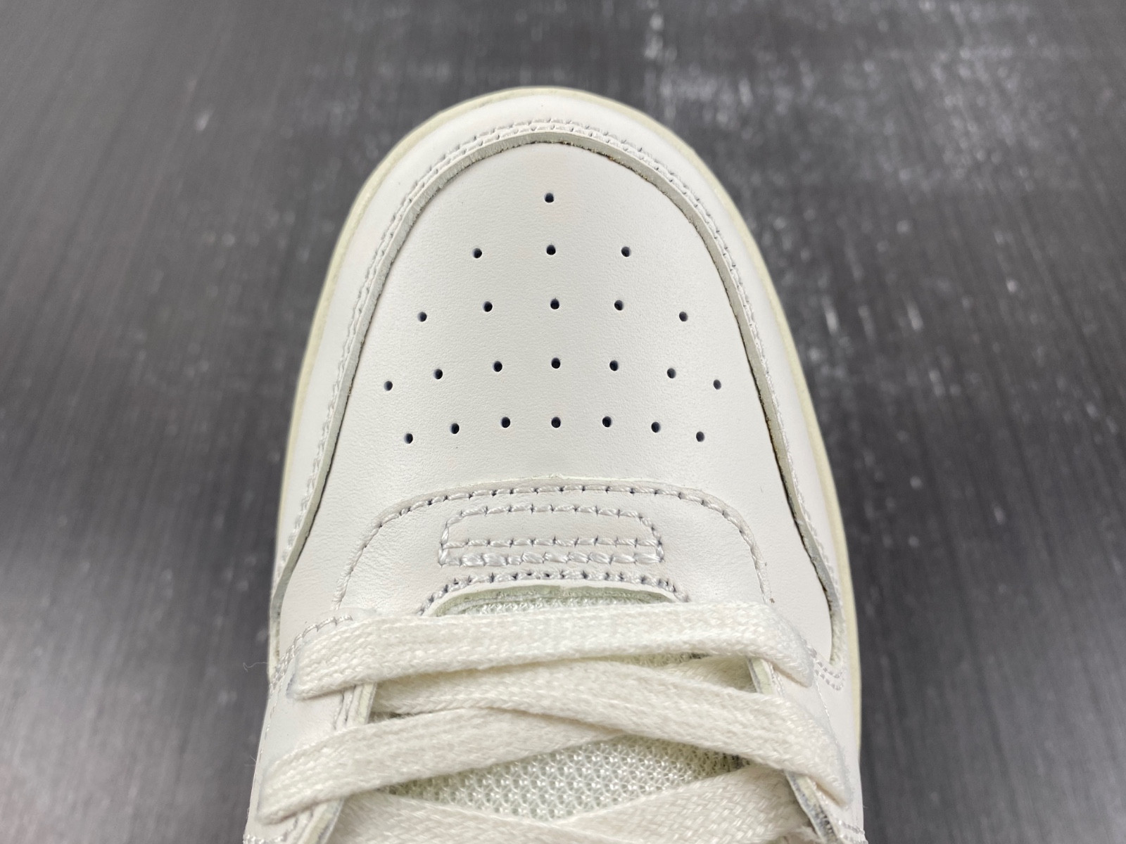 OF™ C/O VIRGIL ABLOH OUT OF OFFICE LOW-TOP LEATHER SNEAKERS ‘OOO“