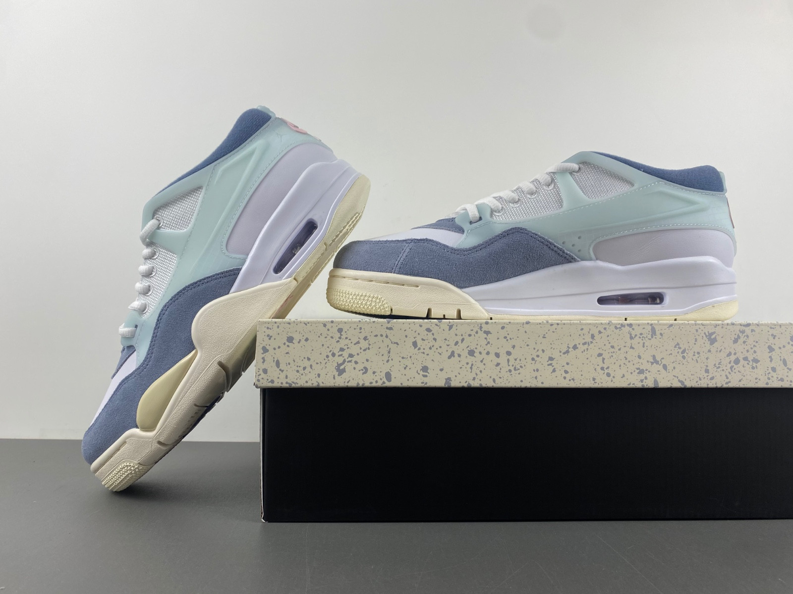 Air Jordan 4 RM Diffused Blue Ashen Slate FQ7939-101