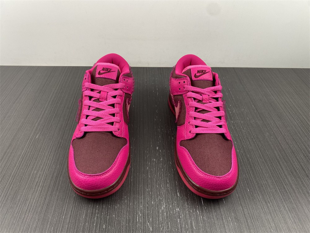 NIKE WMNS DUNK LOW