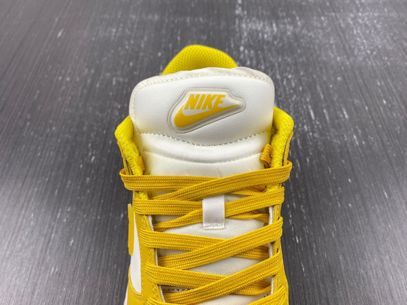 NIKE DUNK LOW TWIST “VIVID SULFUR” DZ2794-100