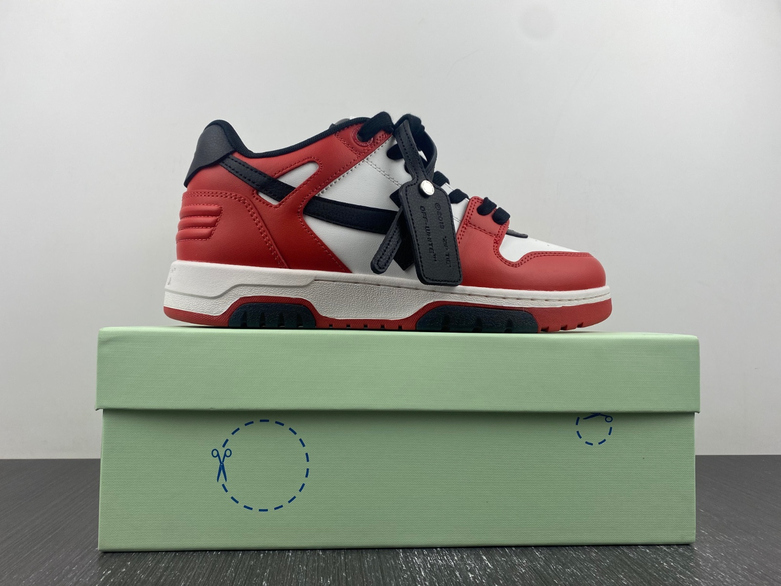 OF™ C/O VIRGIL ABLOH OUT OF OFFICE LOW-TOP LEATHER SNEAKERS ‘OOO“