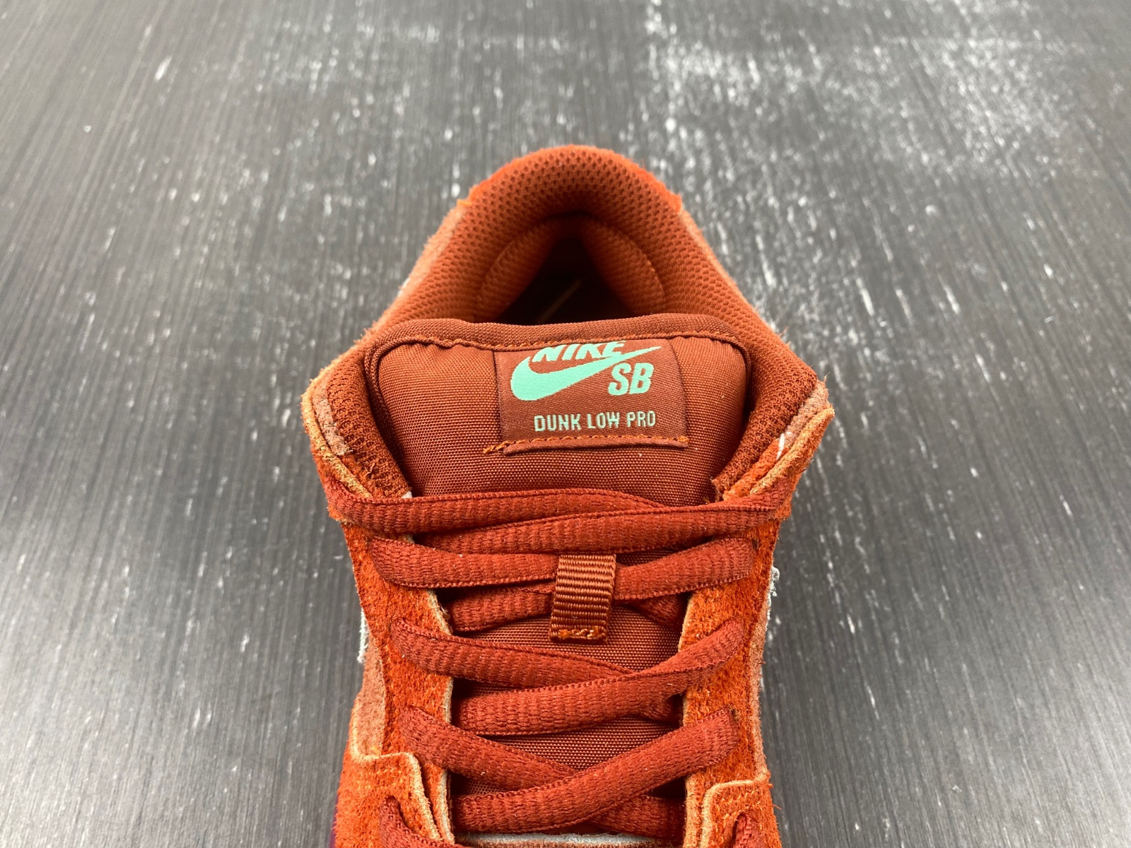 Nike SB Dunk Low Mystic Red DV5429-601
