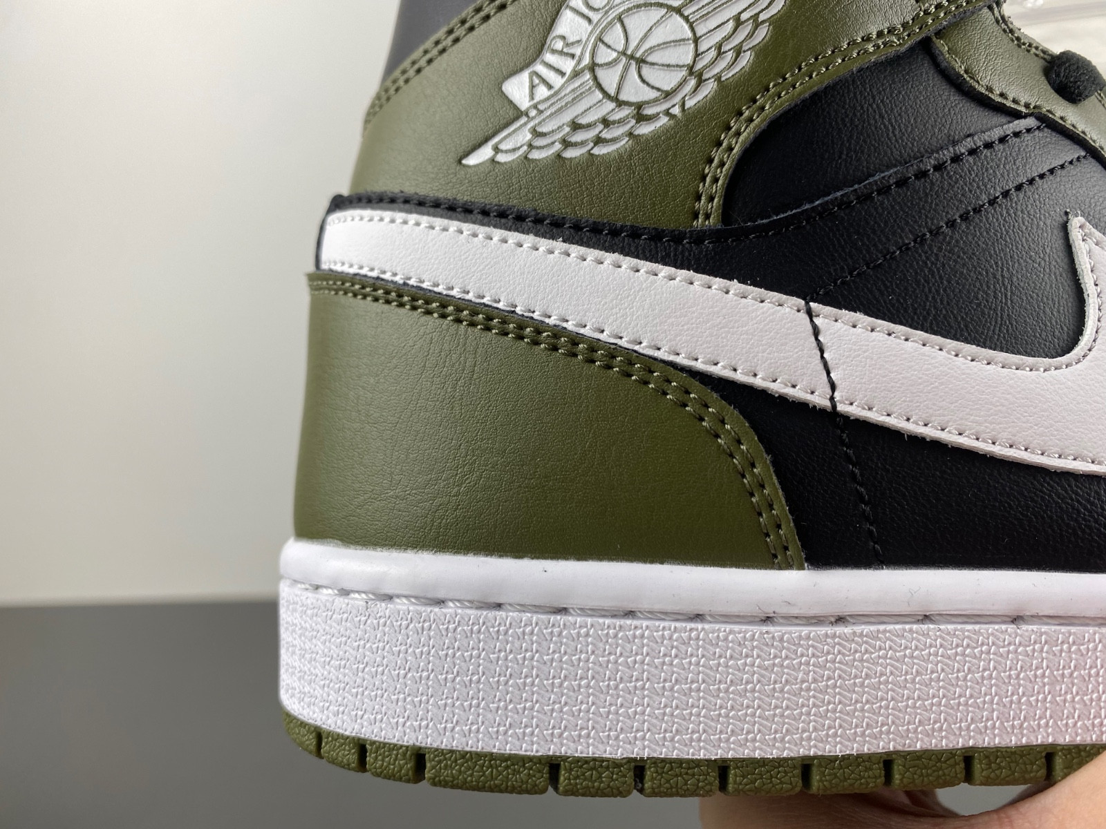 Air Jordan 1 Mid 