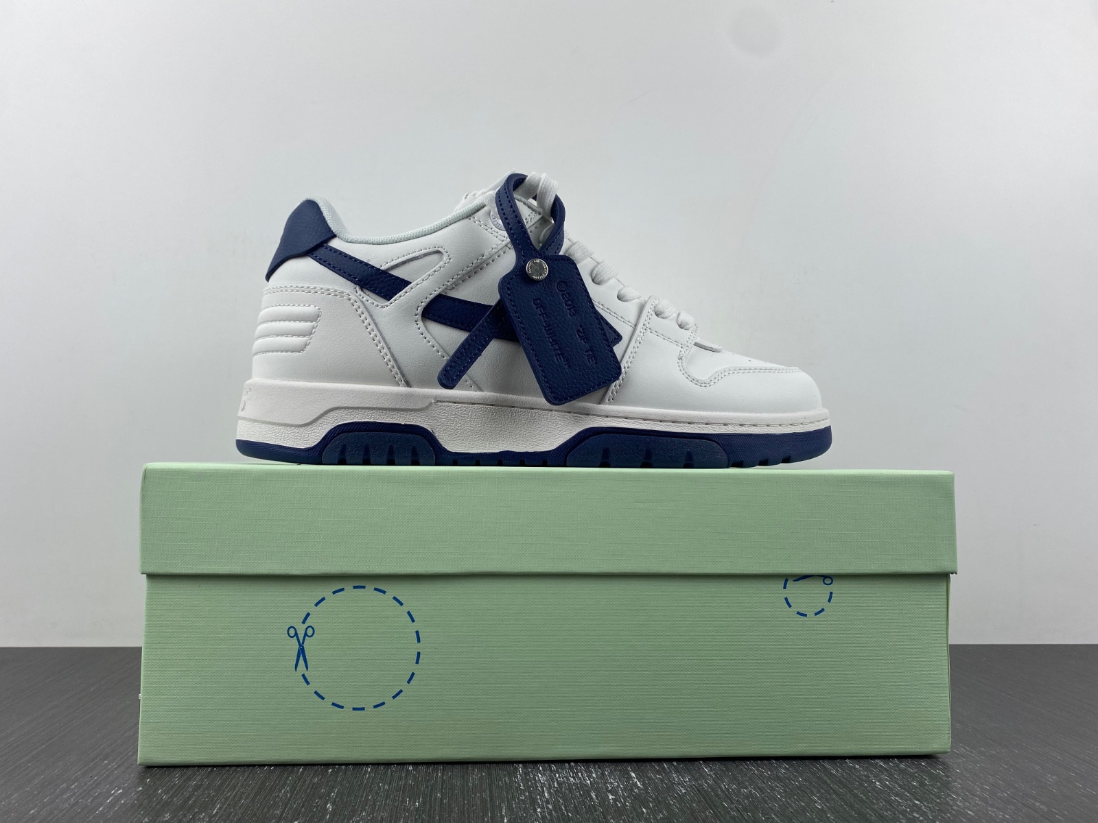 OF™ C/O VIRGIL ABLOH OUT OF OFFICE LOW-TOP LEATHER SNEAKERS ‘OOO“