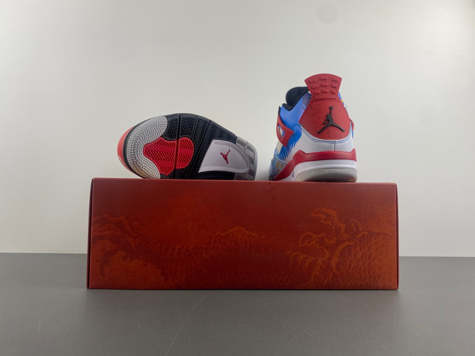 AIR JORDAN 4