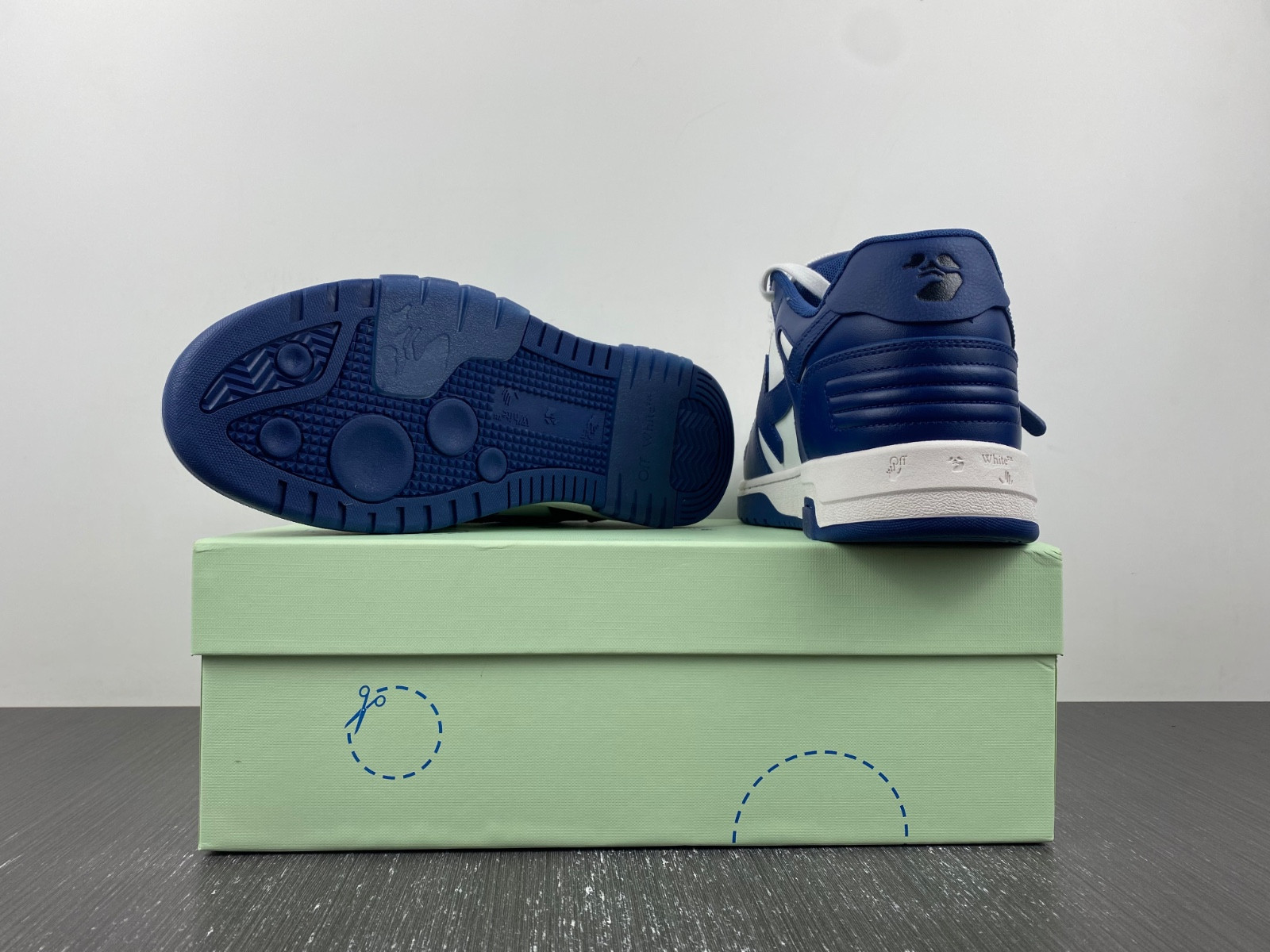 OF™ C/O VIRGIL ABLOH OUT OF OFFICE LOW-TOP LEATHER SNEAKERS ‘OOO“