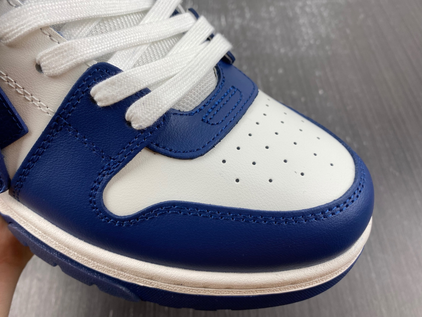 OF™ C/O VIRGIL ABLOH OUT OF OFFICE LOW-TOP LEATHER SNEAKERS ‘OOO“