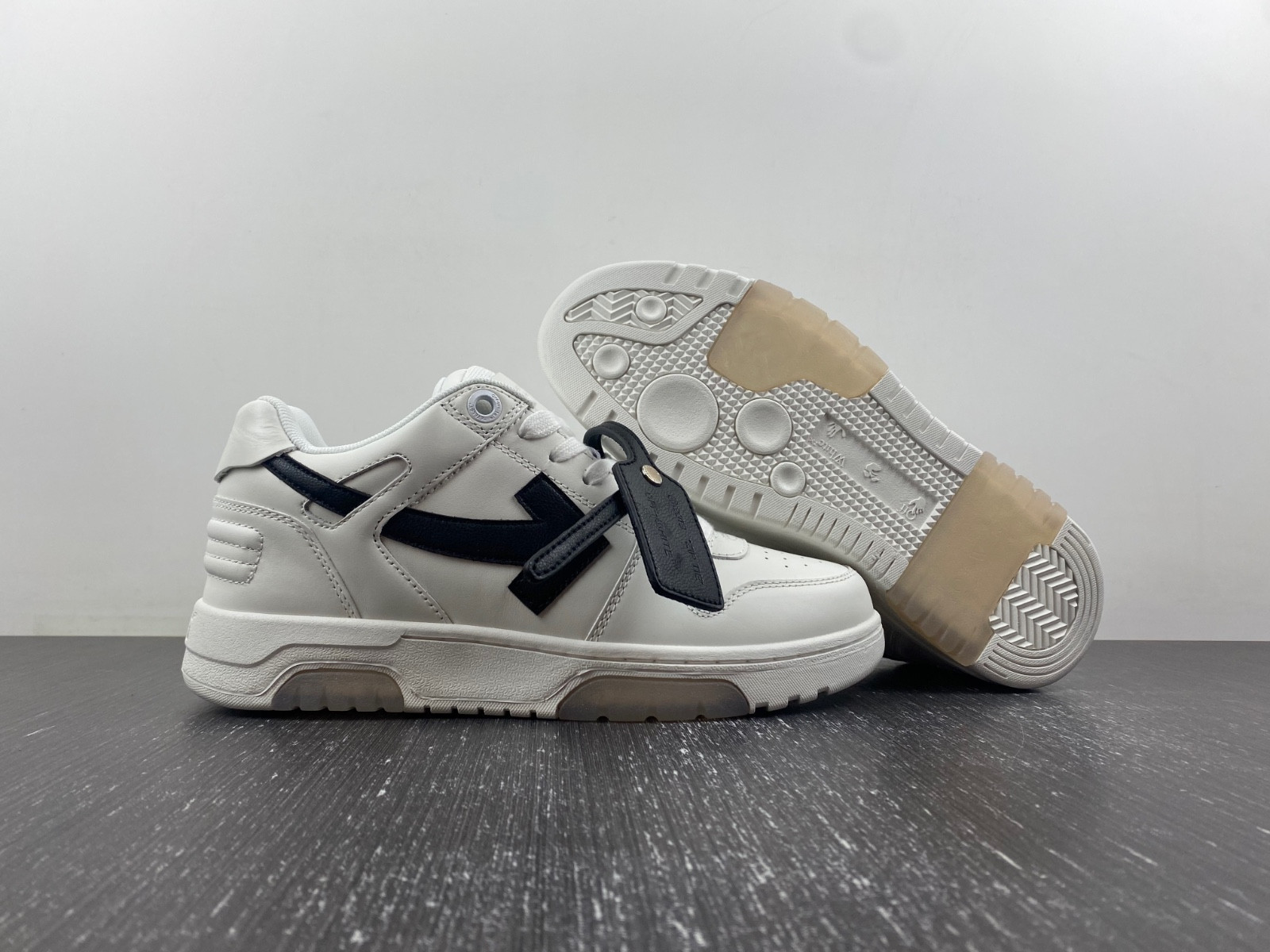 OF™ C/O VIRGIL ABLOH OUT OF OFFICE LOW-TOP LEATHER SNEAKERS ‘OOO“