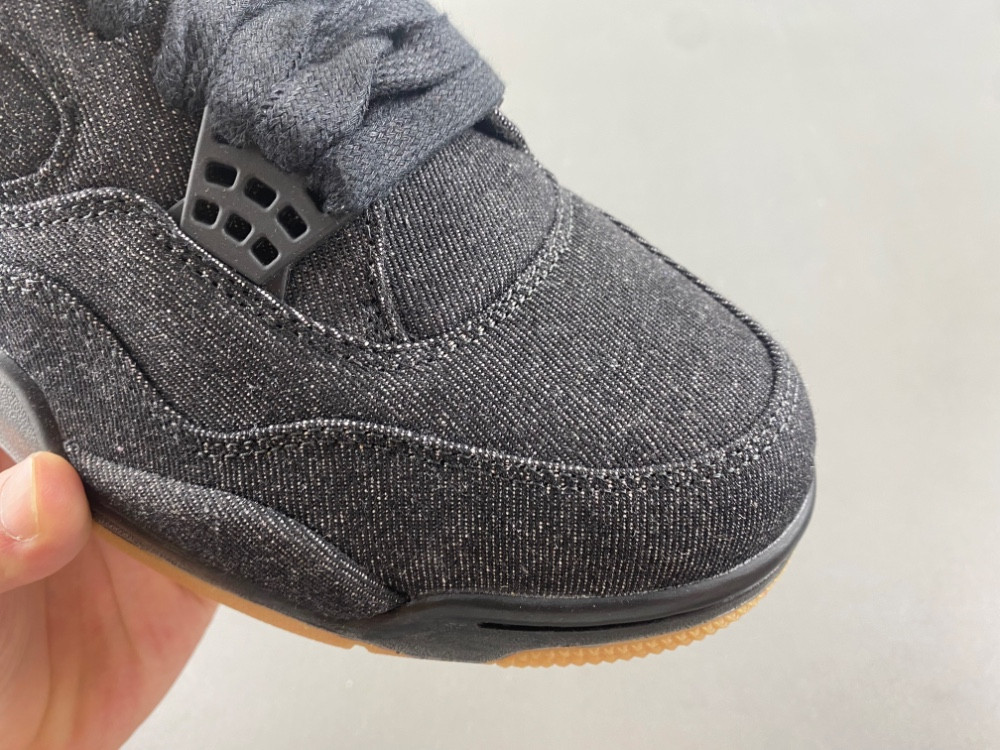 Levis x Air Jordan 4 “Taupe Haze”A02571-001