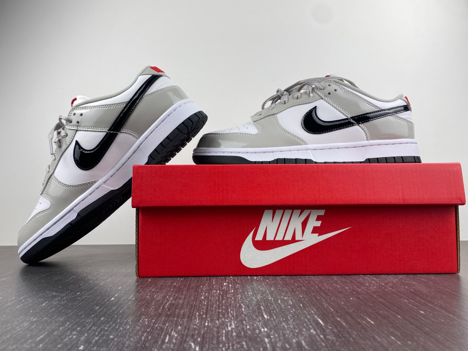 NIKE WMNS DUNK LOW 