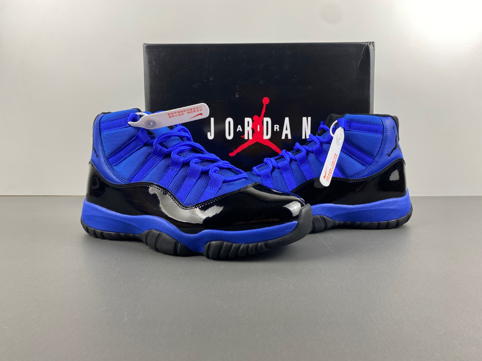 AIR JORDAN 11
