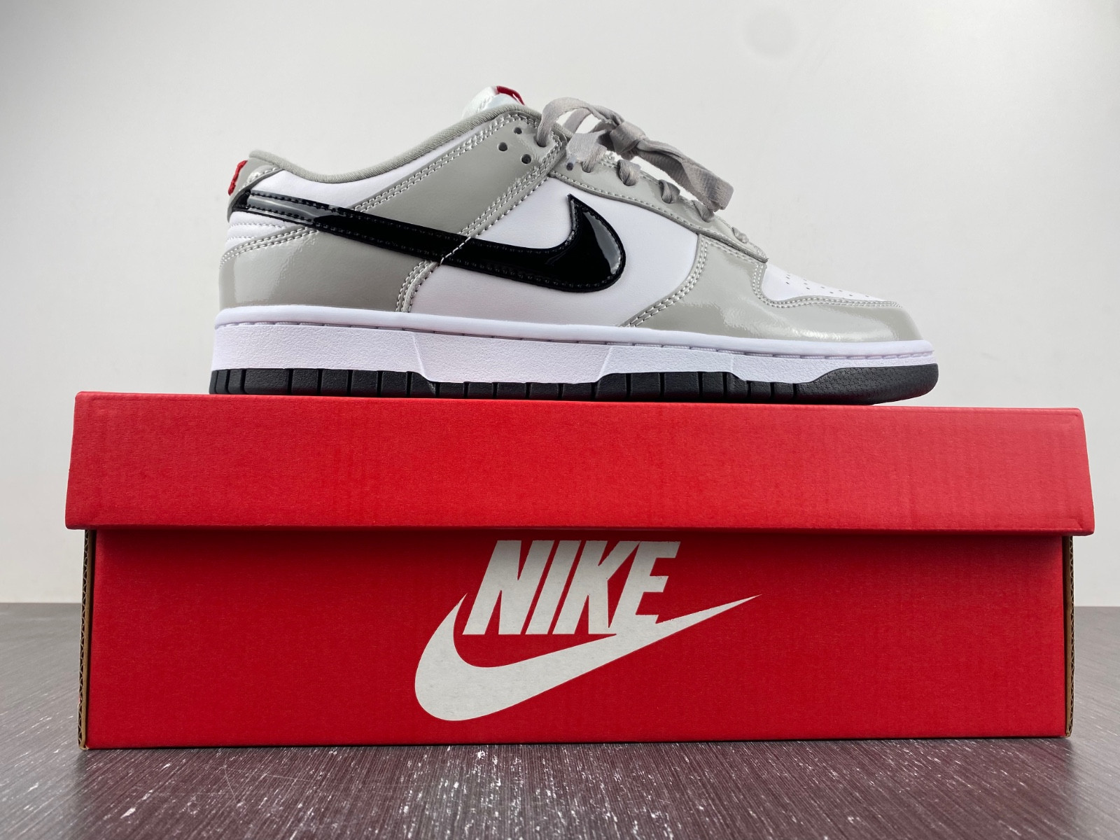 NIKE WMNS DUNK LOW 