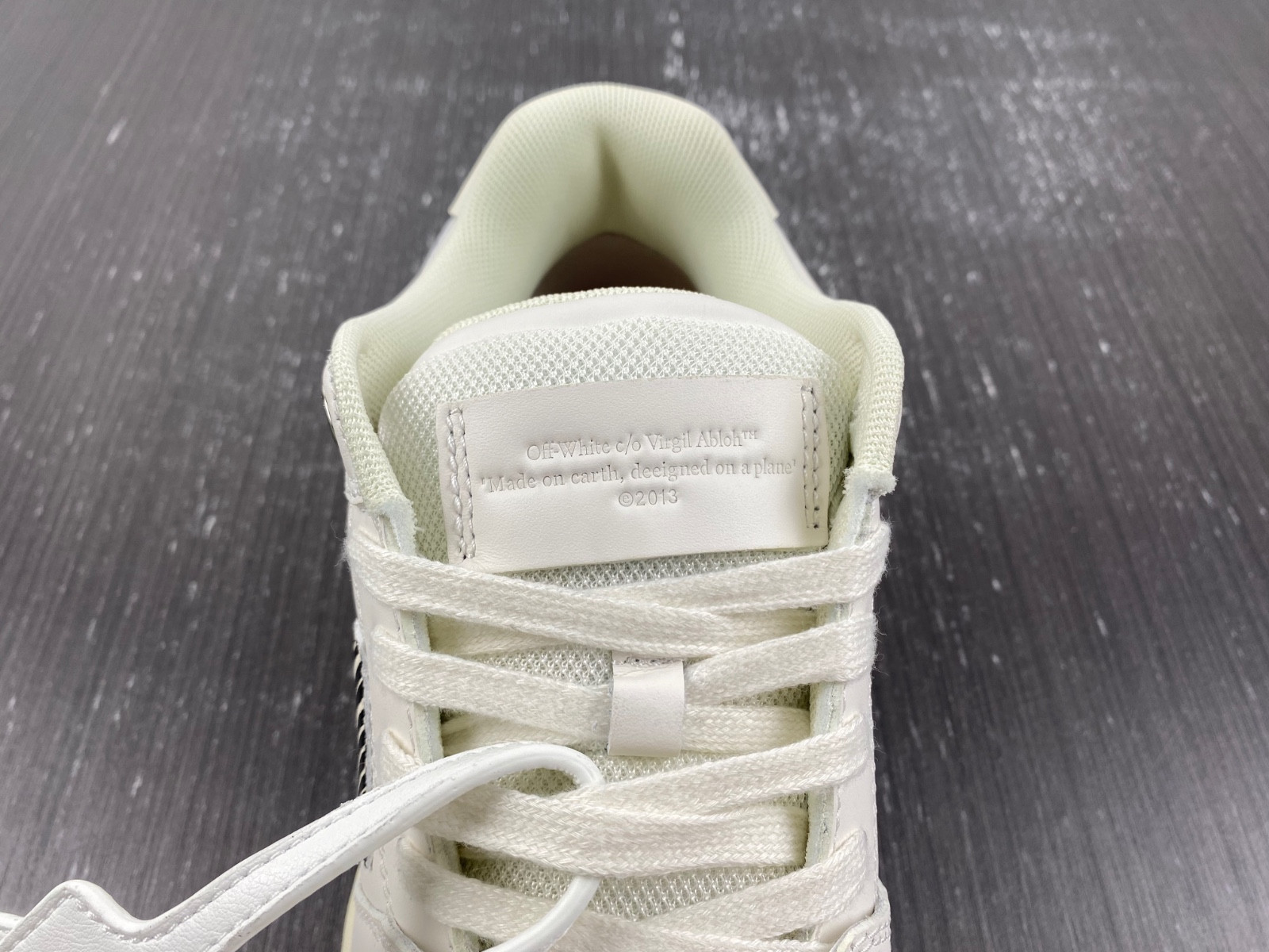 OF™ C/O VIRGIL ABLOH OUT OF OFFICE LOW-TOP LEATHER SNEAKERS ‘OOO“