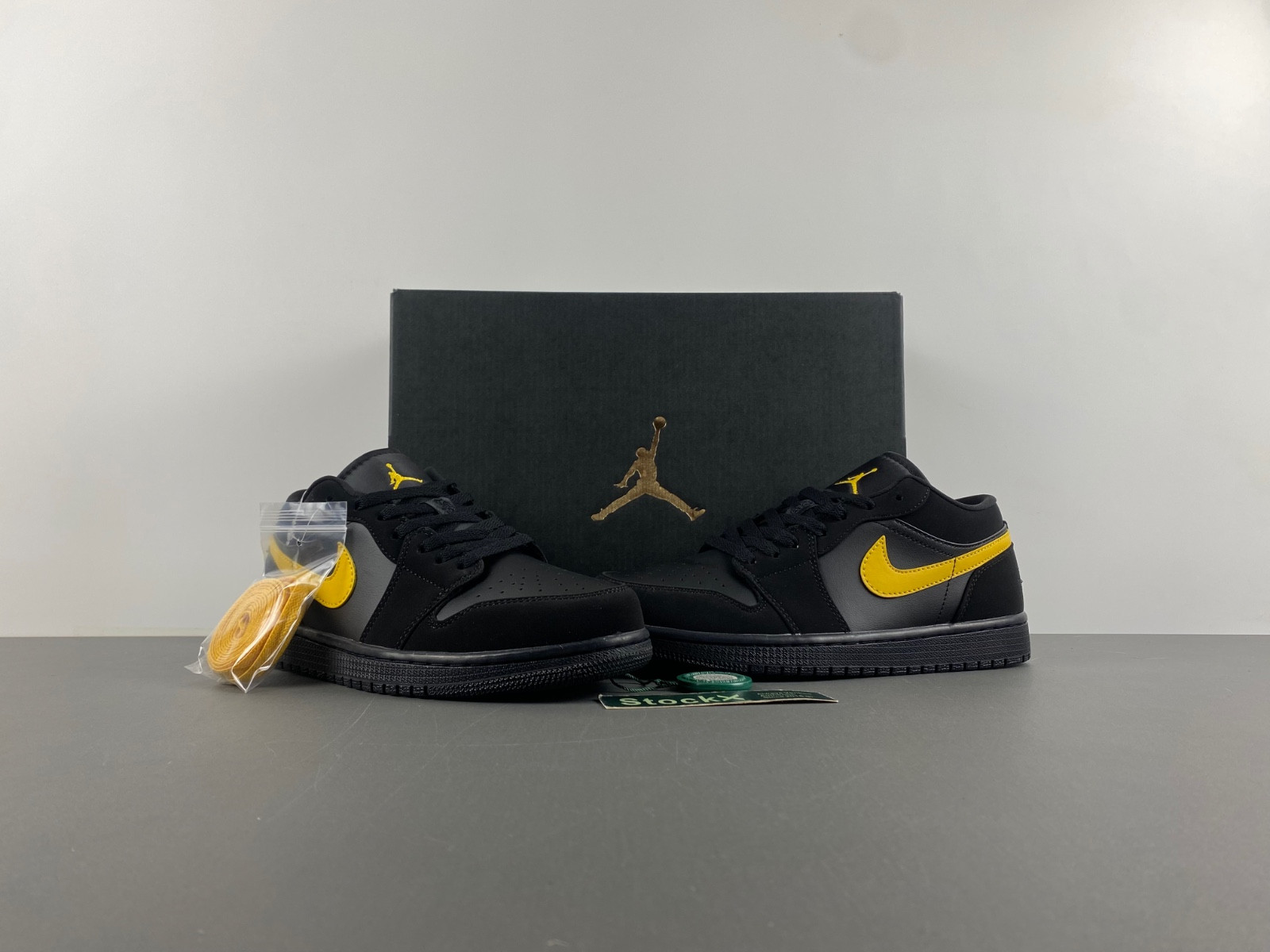 Air Jordan 1 Low 