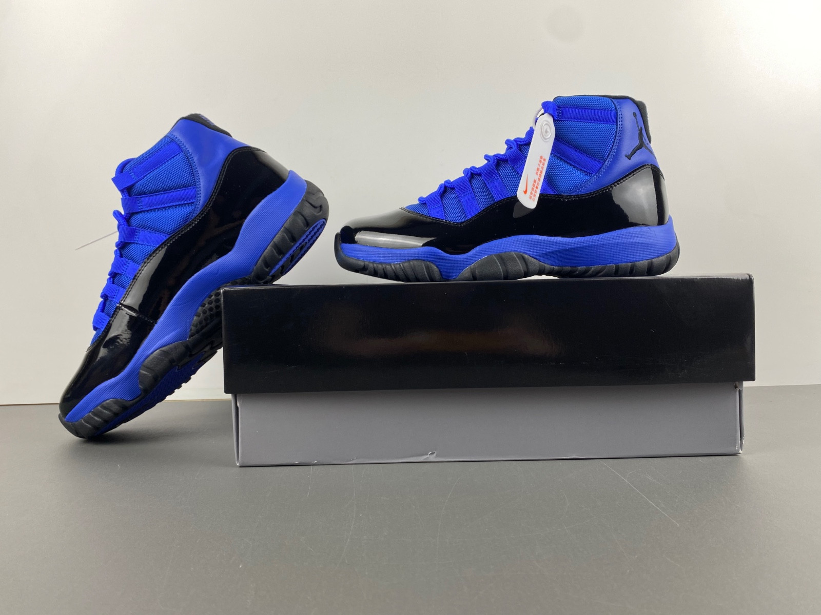 AIR JORDAN 11