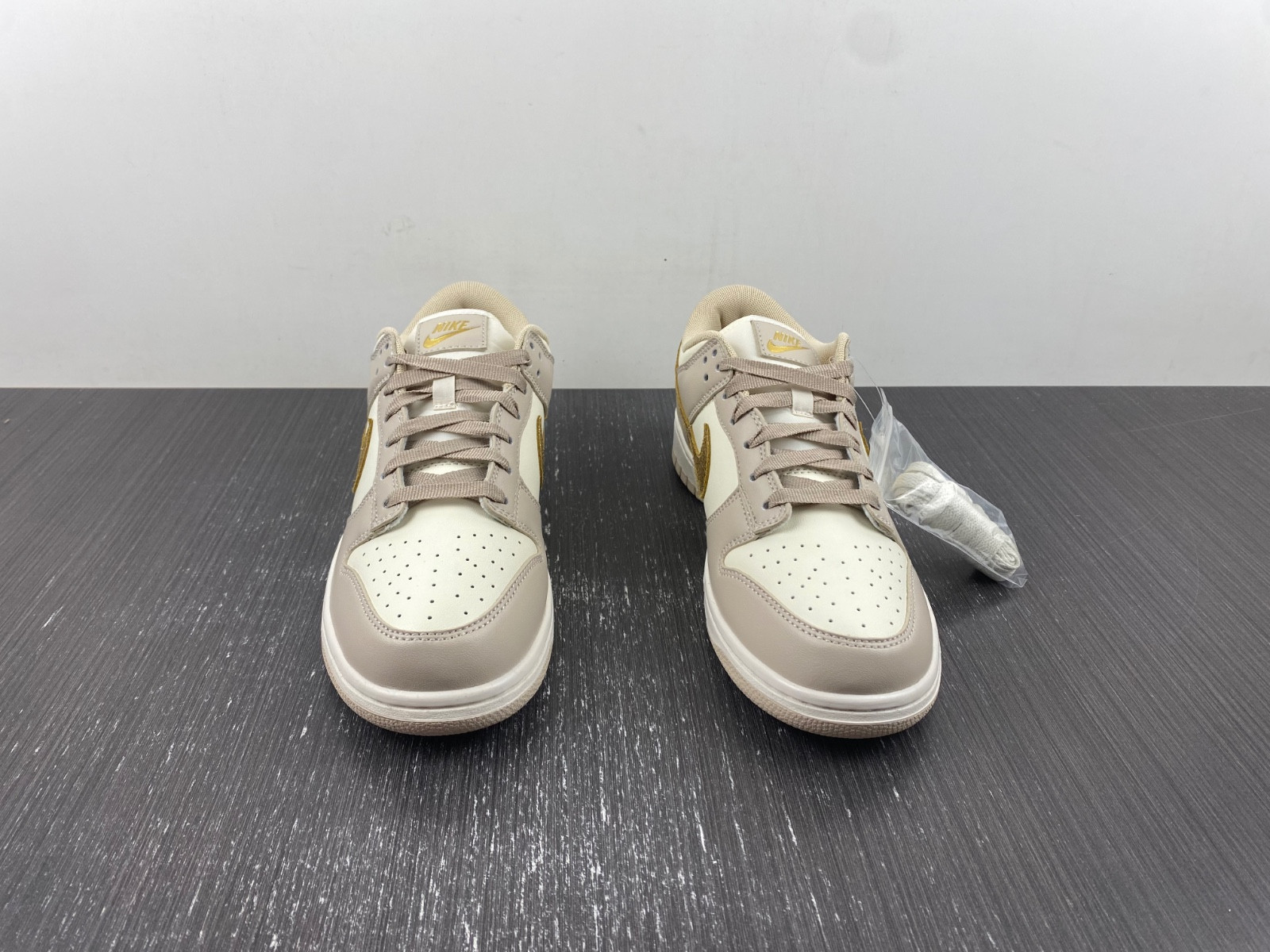 Nike WMNS DUNK LOW 