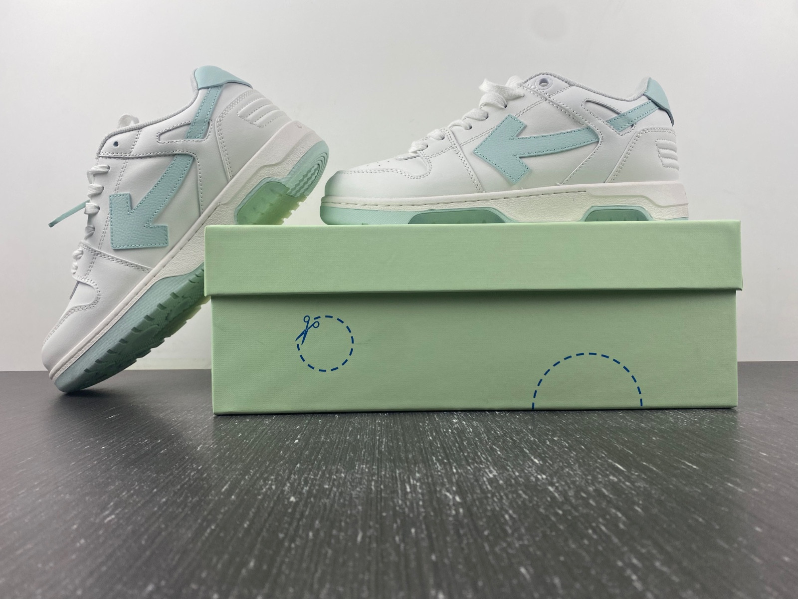 OF™ C/O VIRGIL ABLOH OUT OF OFFICE LOW-TOP LEATHER SNEAKERS ‘OOO“