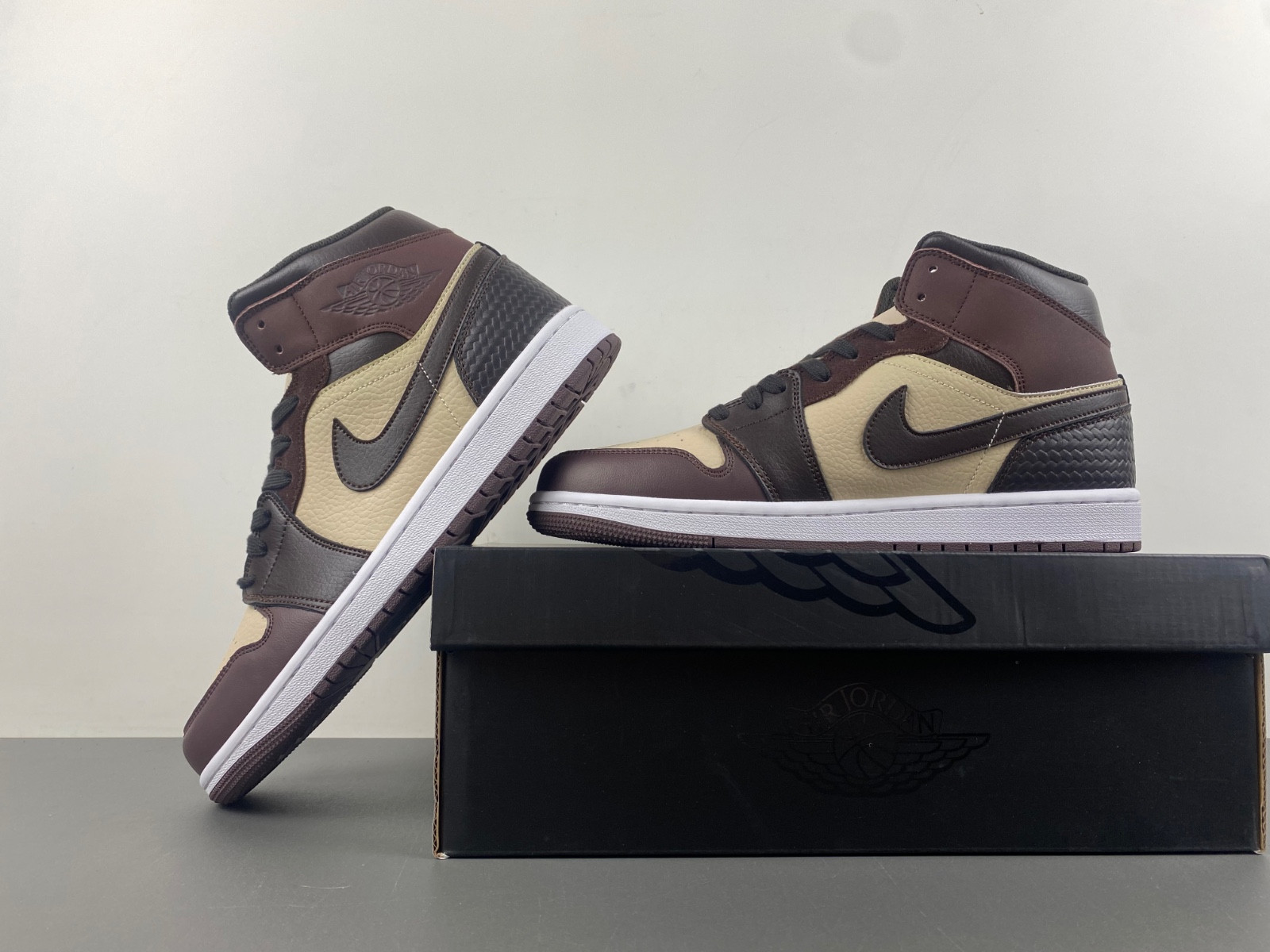 Air Jordan 1 Mid SE Paris YMCA FZ4359-200