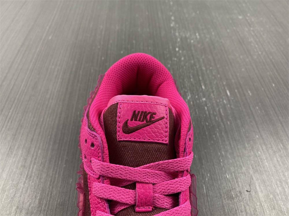 NIKE WMNS DUNK LOW