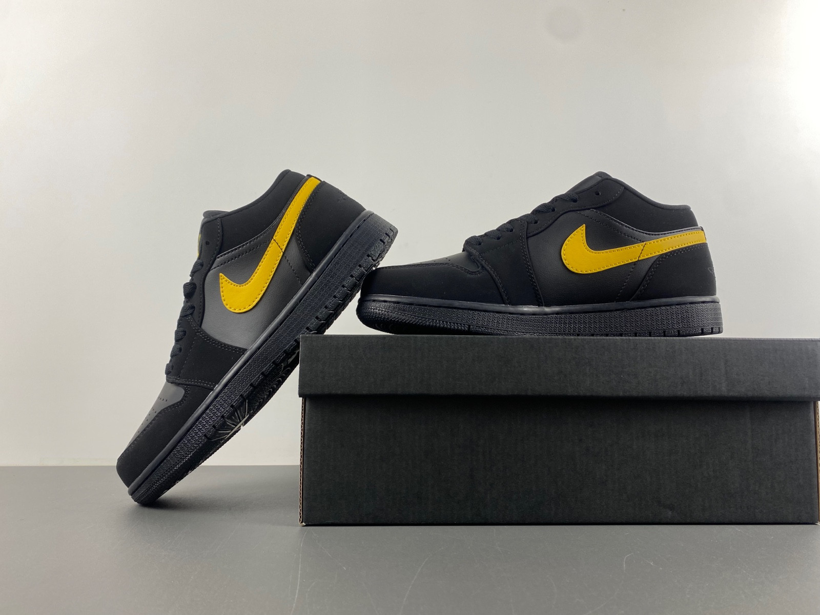 Air Jordan 1 Low 