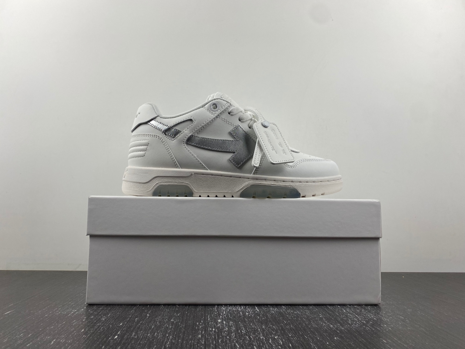 OF™ C/O VIRGIL ABLOH OUT OF OFFICE LOW-TOP LEATHER SNEAKERS ‘OOO“