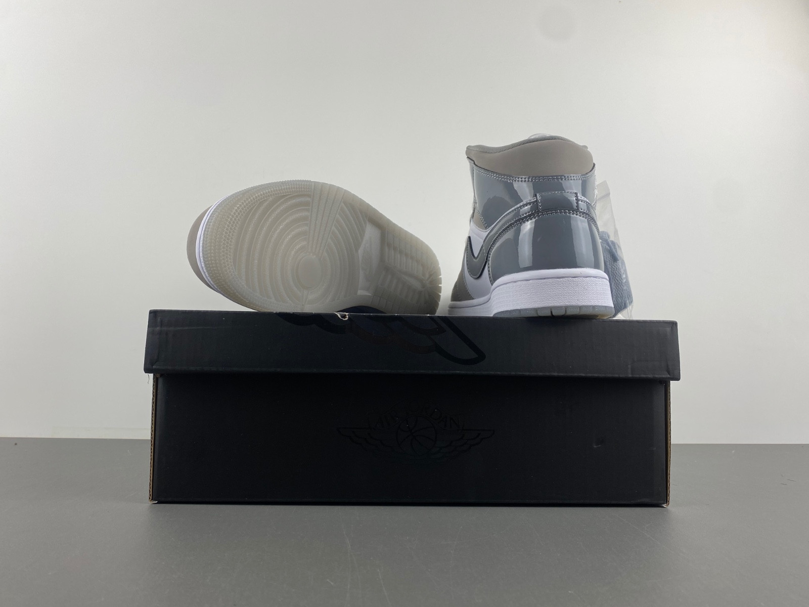 Air Jordan 1 Mid SE 