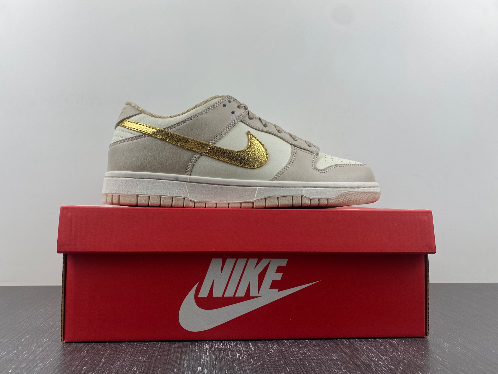 Nike WMNS DUNK LOW 